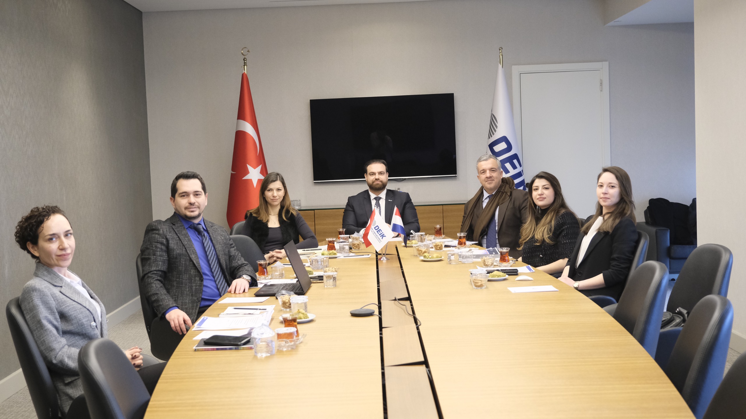 93bb7410-5ab1-45b8-949f-7c99696ea53b